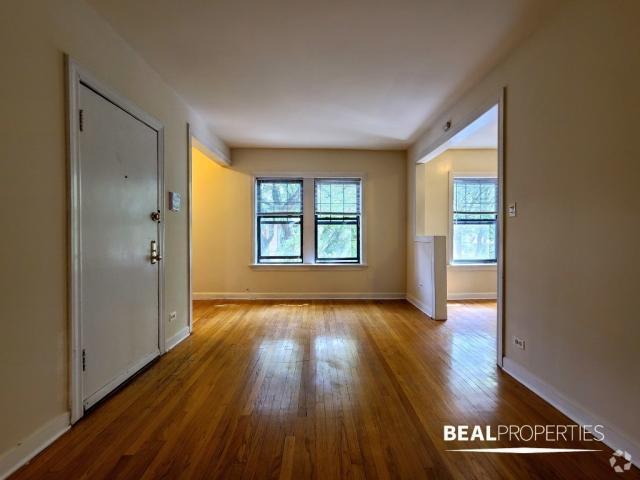 Building Photo - 1 bedroom in CHICAGO IL 60657 Unit 2 Rental