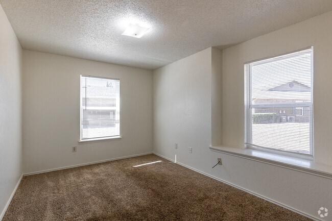 2BR, 2BA - 905SF - Primary Bedroom