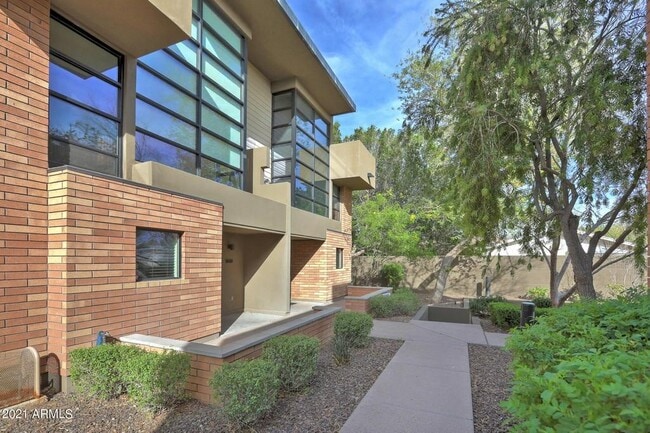 Photo - 1300 W 5th St