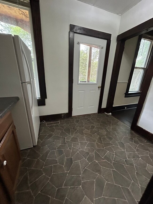 Photo - One Bedroom Apartment on La Crosse Northside Unit 12