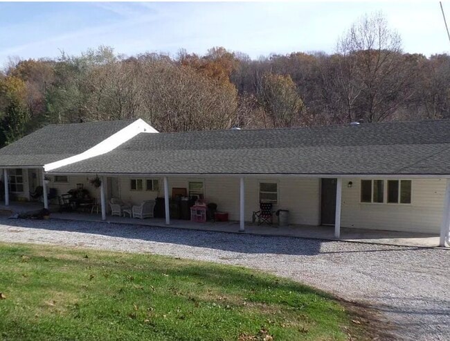 Building Photo - 2570 Sanger Ln Unit D