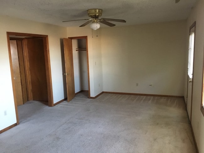 Building Photo - 513 Cantebury Dr Unit B