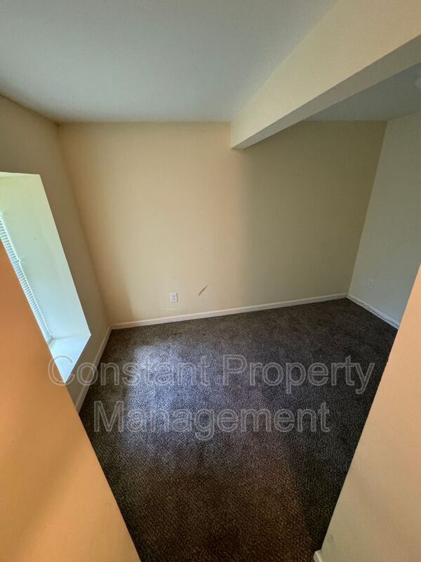 Photo - 618 W Poplar St