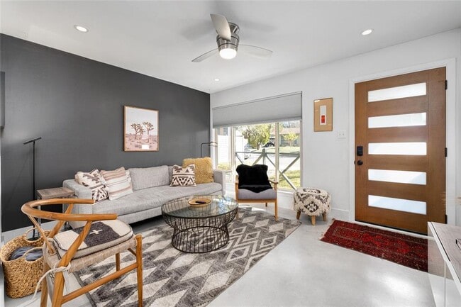 Building Photo - 4620 Englewood Dr