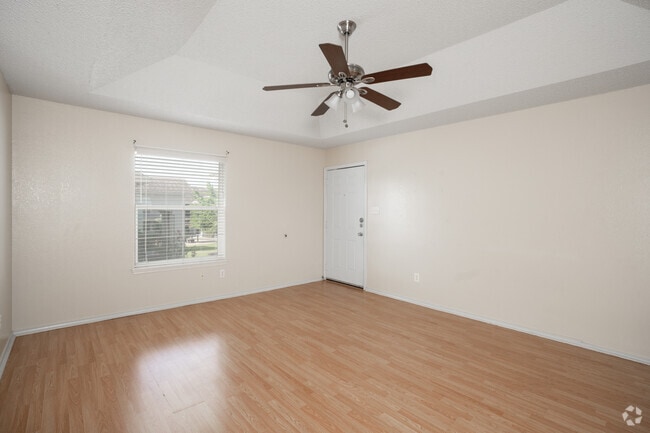 2BR, 1BA - 848SF - Living Area