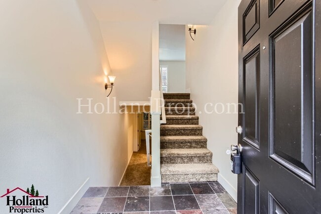 Photo - Wonderful 3 Bed 3 Bath Townhouse in Hillsboro!