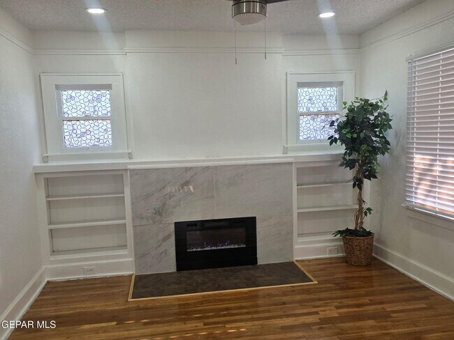 4002 Pershing Dr