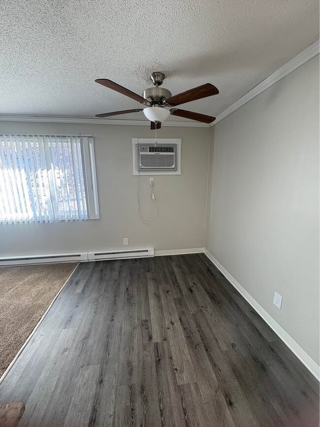 Dining Area - Huntington Hills Apartments & Townhomes