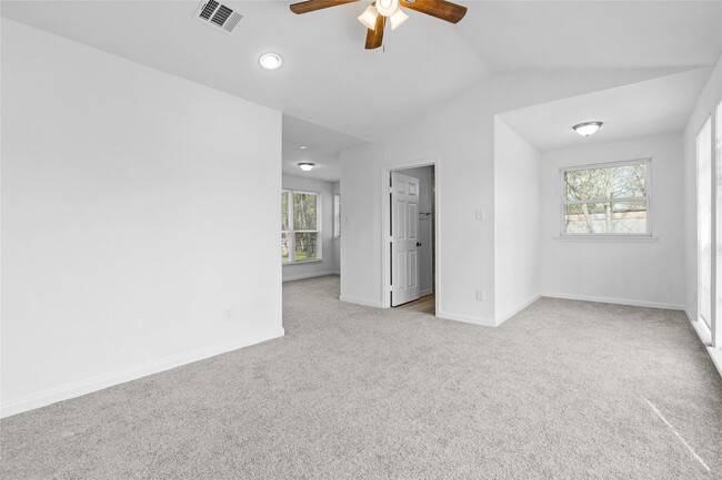 Photo - 16643 Lake Cir