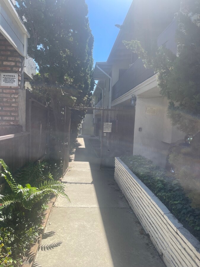 Photo - 11842 Goshen Ave