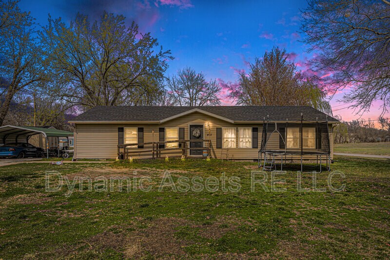 Photo - 405 Falletti St House