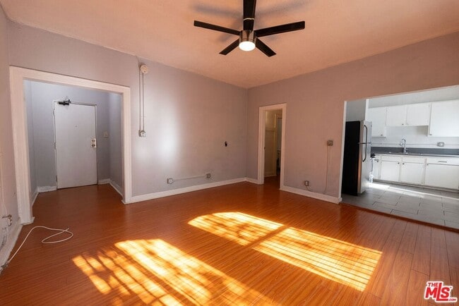 Photo - 661 Shatto Pl