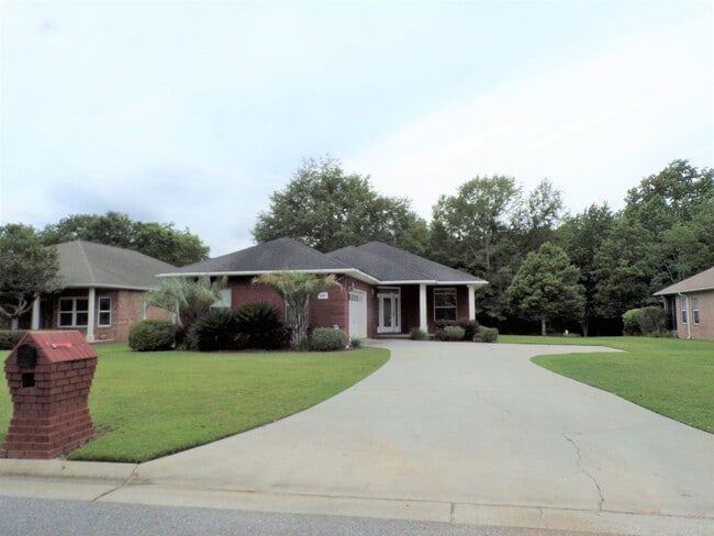 Building Photo - Spacious 3 Bed/2 Bath Home on Wooded Lot