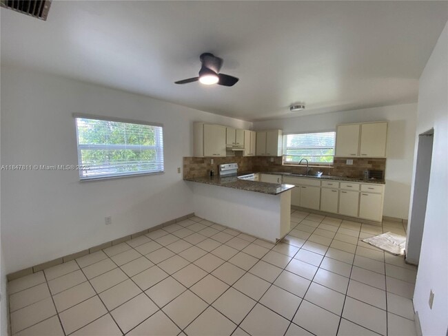 Building Photo - 14XX East Dr Rental