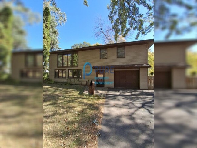 Building Photo - Beautiful Burnsville 3 Bedroom / 2 Bath Ho...