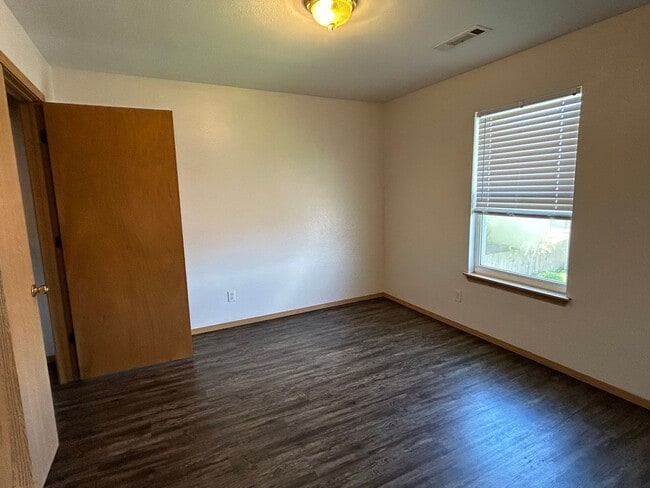 Photo - 316 Erin Pl Unidad 316 Erin Place #201