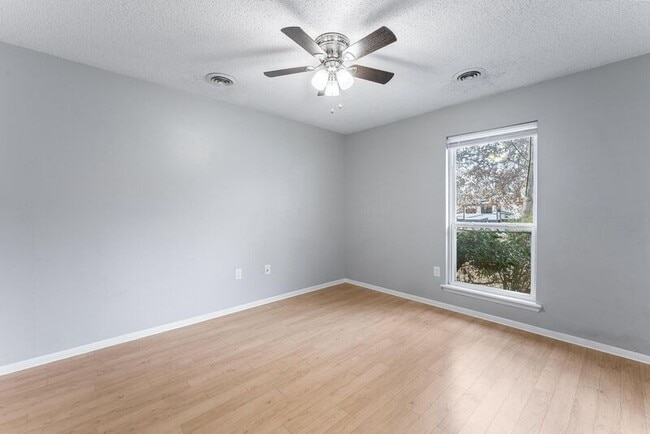 Photo - 2316-2318 Raven Ln