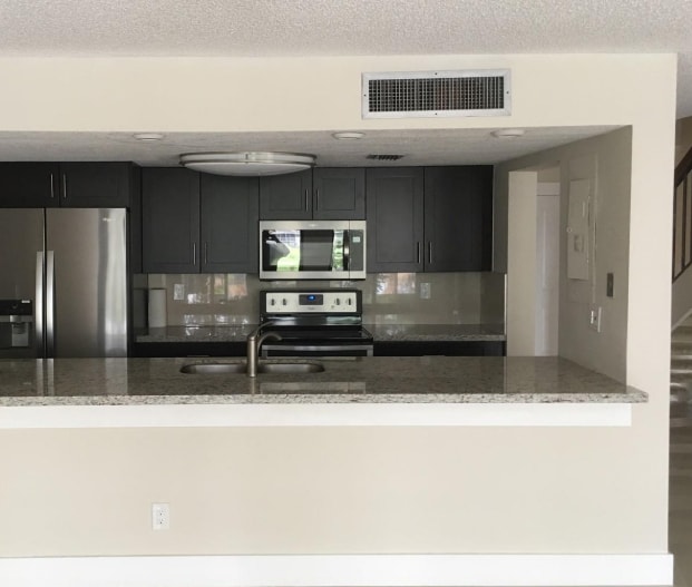 Building Photo - 10951 N Lakeview Dr