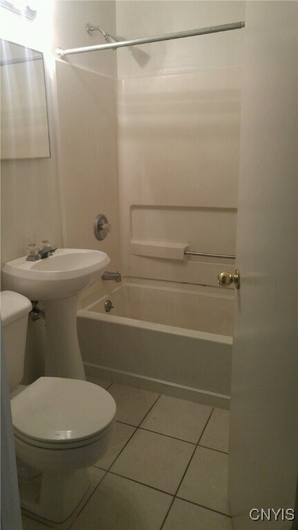 Photo - 2600 James St