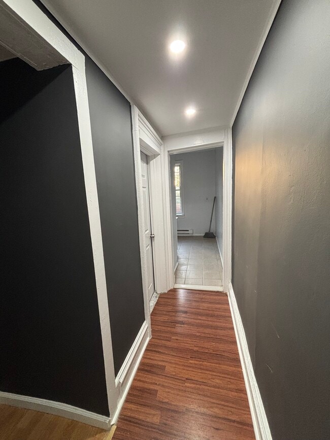 Entrance hallway - 587 Dr Martin Luther King Jr Blvd Unit 2