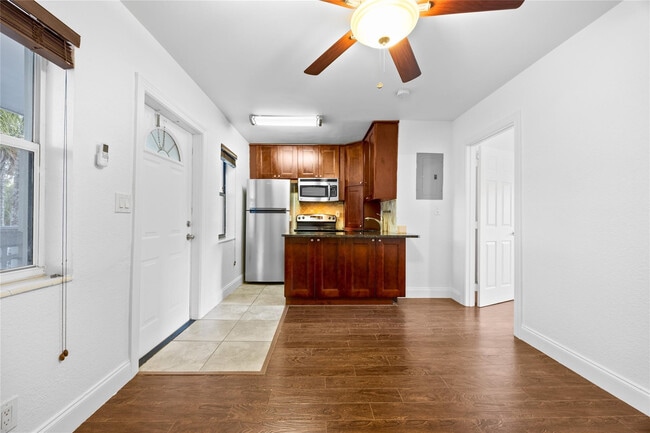 Photo - 413 SE 16th St Unit 4