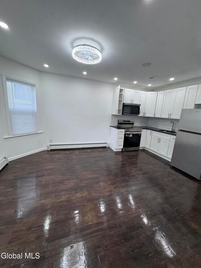 Photo - 885 Yorkston St Unit 2
