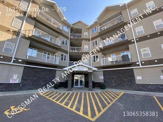 Building Photo - 2 bed 2 bath Condo located in east Regina, SK. Unit 109