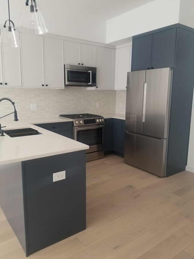 Photo - 425 3rd St Unit 205