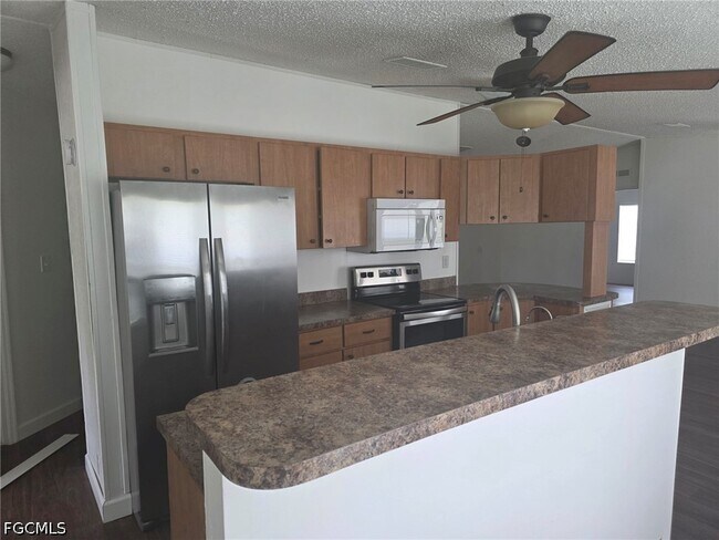 Photo - 425 Tanner Rd