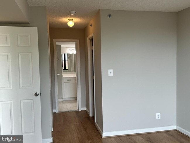 Building Photo - 1200 Braddock Pl Unit 307 Rental