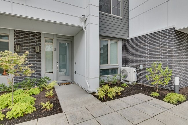 Photo - *Beautiful Modern 3 Bed Kirkland Townhome Available Now!*
