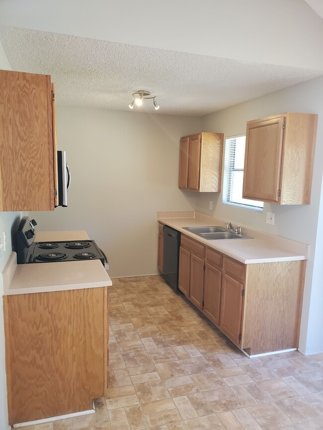 Photo - 3314 N Tracy Ave