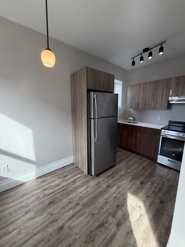 Building Photo - 106 N Grove St Unit 401