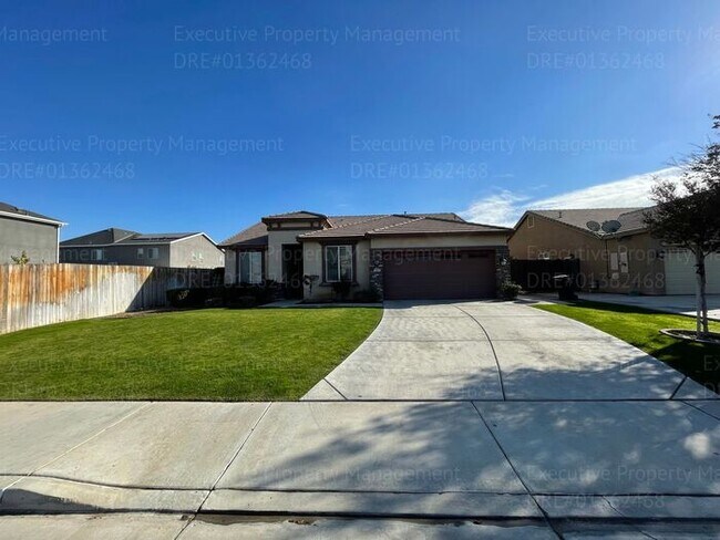 4 bedrooms/ 2 bathrooms, with a patio. - 4 bedrooms/ 2 bathrooms, with a patio. House