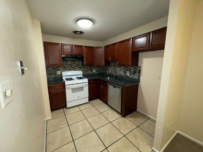 Photo - 2830 Saxton Rd Unit 2830 Saxton Road B