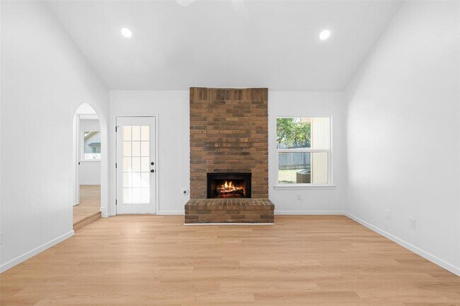 Photo - 16307 Essex Cove