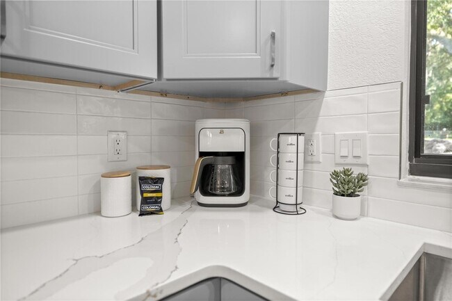 Photo - 10380 NW 21 St