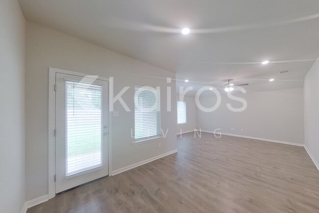 Photo - 116 Yardley Ct