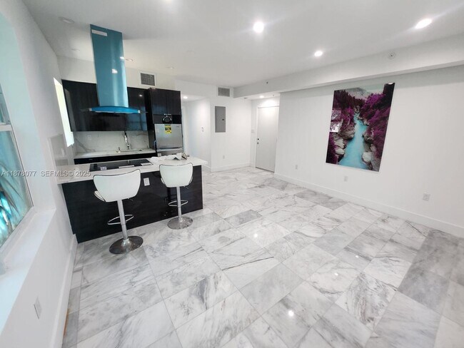 Building Photo - 1560 Drexel Ave Unit 207