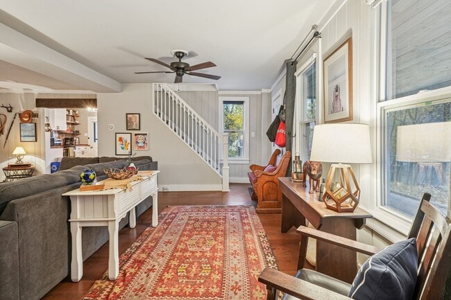 Photo - 916 East End Rd