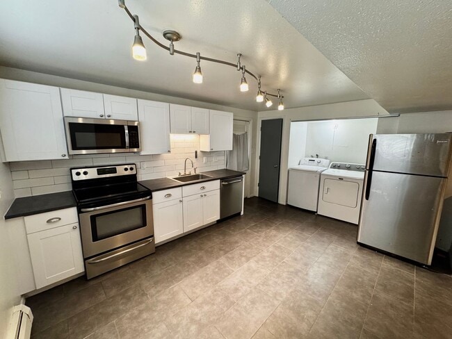 Building Photo - 14470-14470 1/2 W 8th Ave Unit 14470 1/2