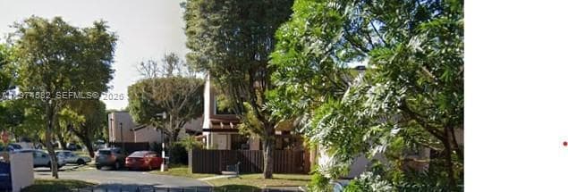 Building Photo - 685 W Park Dr