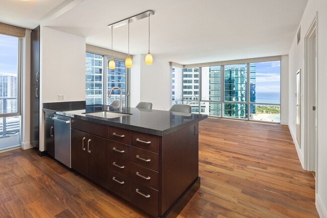 Building Photo - 1189 Waimanu St Unit 3505