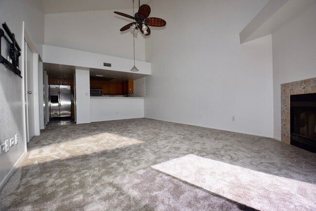 2019 W Lemon Tree Pl