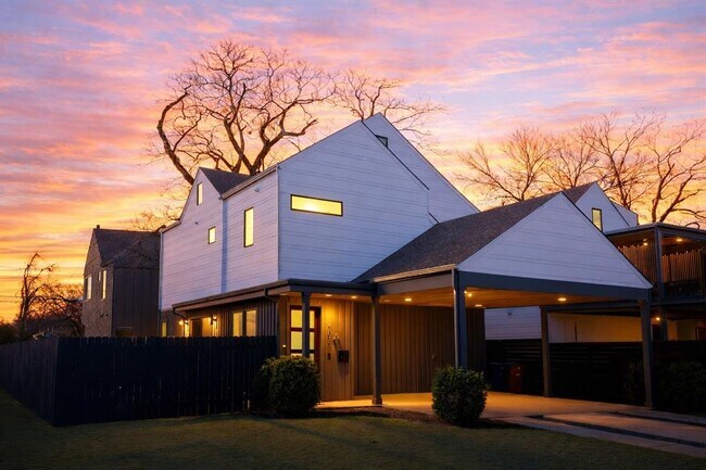 Building Photo - 1811 Willow St