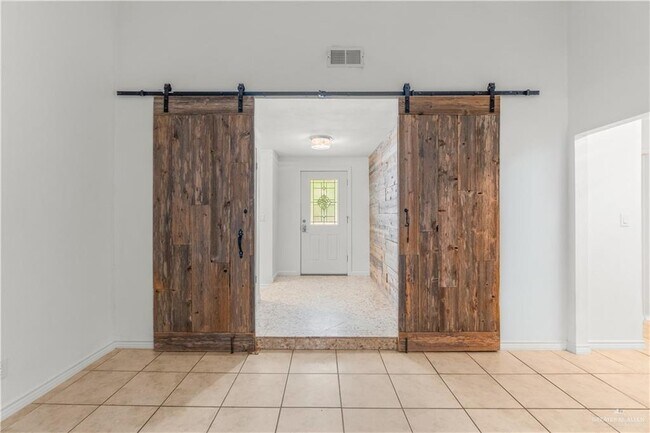 Photo - 41 Palm Valley Dr E