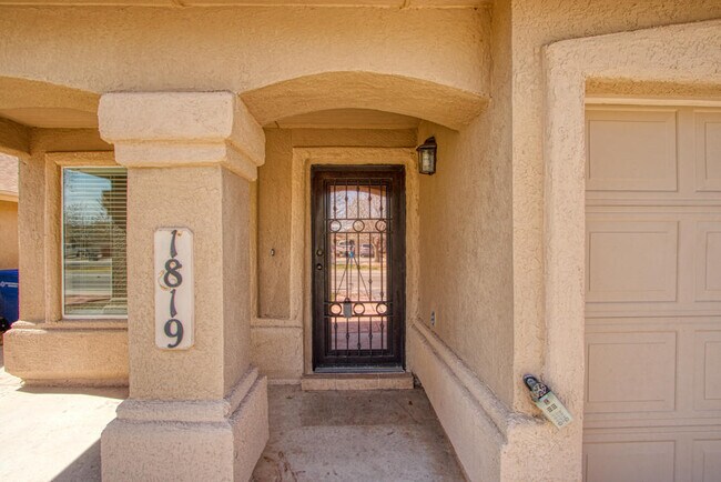 Photo - 1819 Shreya St