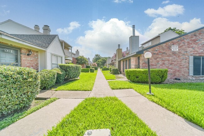 Photo - 9345 Westwood Village Dr Unidad 30