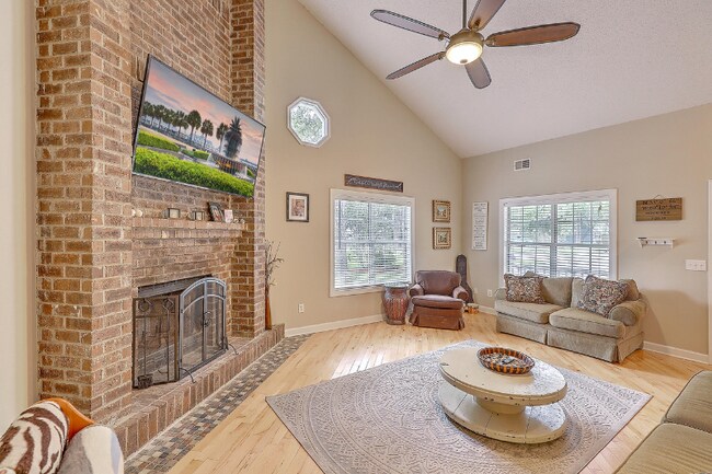 Photo - 191 Wickford Ct