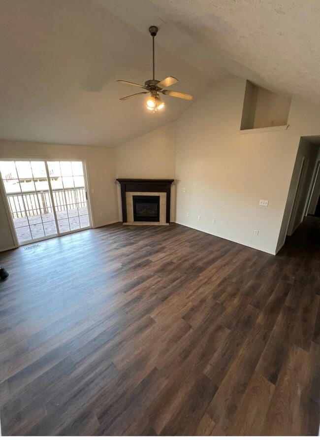 Photo - 3371 W Erie St